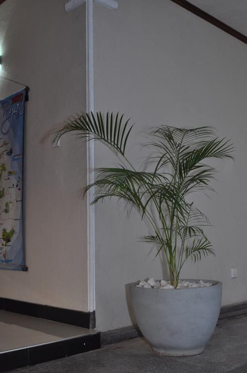 Guest Ryan Hotel Katunayaka Zewnętrze zdjęcie