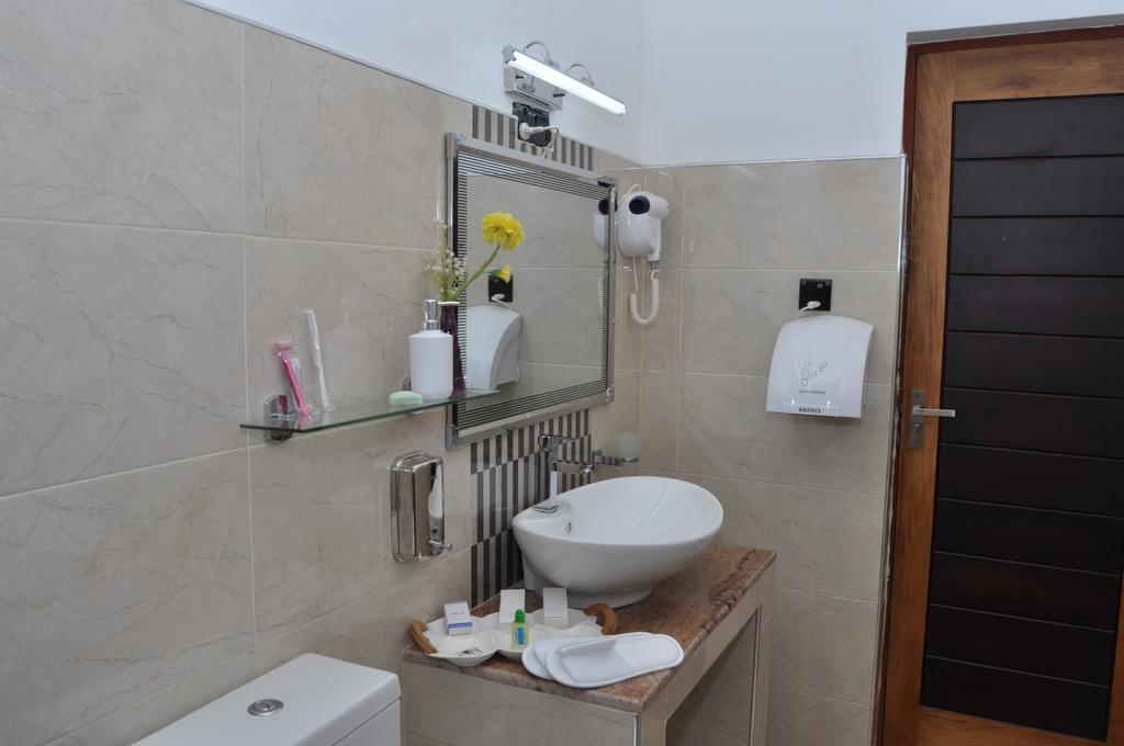 Guest Ryan Hotel Katunayaka Zewnętrze zdjęcie