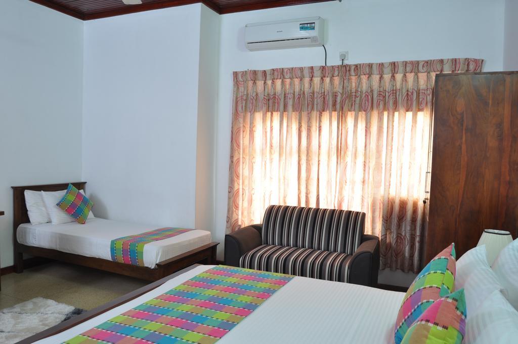 Guest Ryan Hotel Katunayaka Pokój zdjęcie