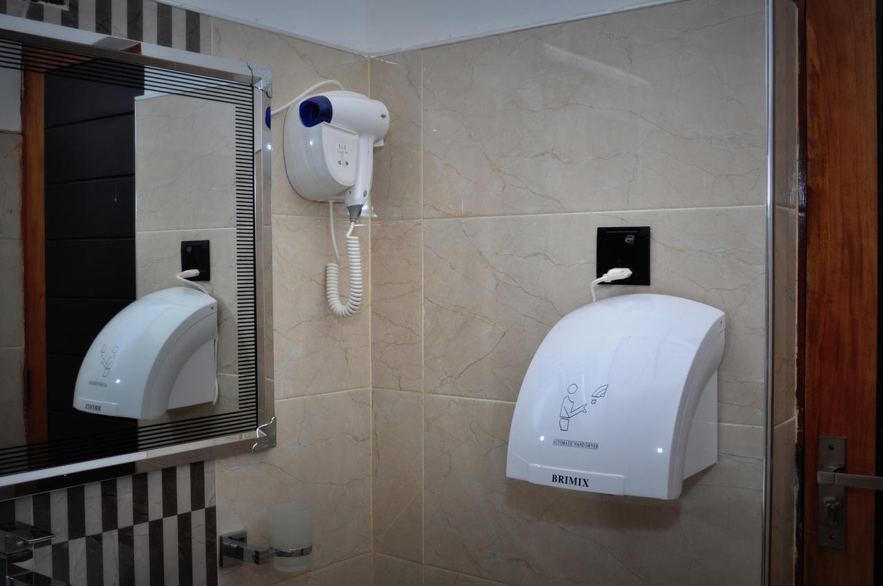 Guest Ryan Hotel Katunayaka Zewnętrze zdjęcie